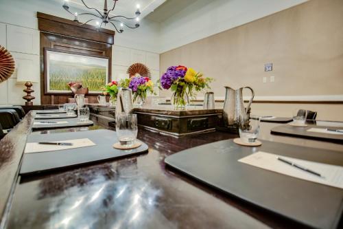 Overton Hotel and Conference Center - image 5