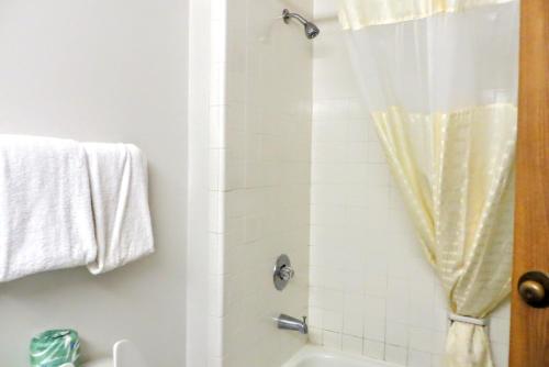 Guest House Inn - image 2