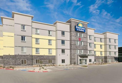 Days Inn & Suites by Wyndham Lubbock Medical Center - main image