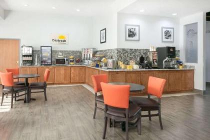 Days Inn & Suites by Wyndham Lubbock Medical Center - image 4