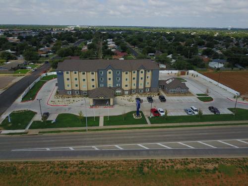 Microtel Inn and Suites by Wyndham Lubbock - image 4