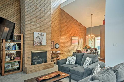 Lubbock Townhome with Grill -5 Mins to TTU and Downtown - main image