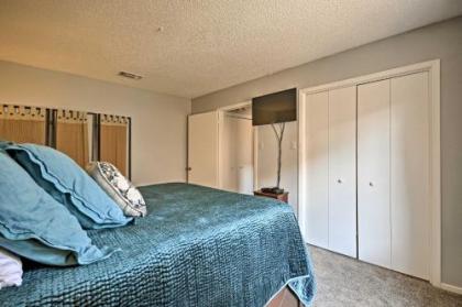 Lubbock Townhome with Grill -5 Mins to TTU and Downtown - image 4