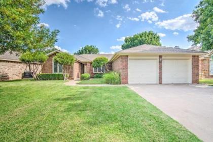 Lubbock Home with Deck and Yard   8 miles to ttU