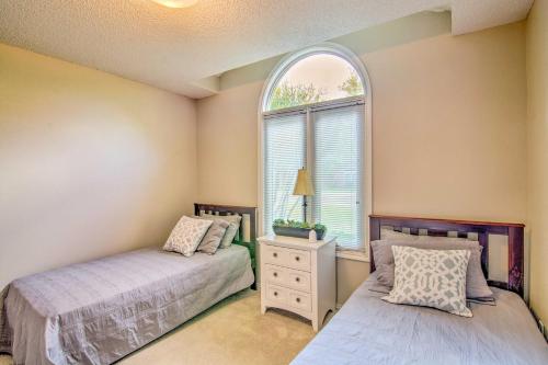 Lubbock Home with Deck and Yard - 8 Miles to TTU! - image 2