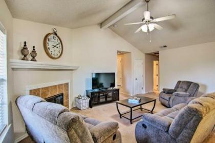 Pet-Friendly Lubbock Home with Yard - 6Mi to TTU - image 4