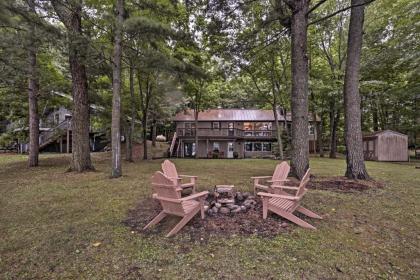 Spacious Luxury Cabin with Deck and Dock on Bone Lake - image 10