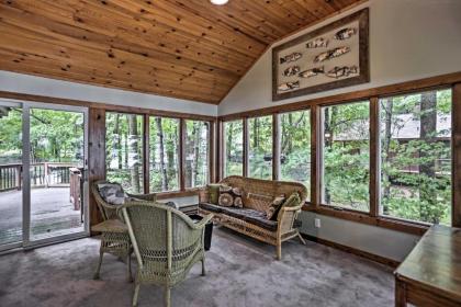 Spacious Luxury Cabin with Deck and Dock on Bone Lake - image 13