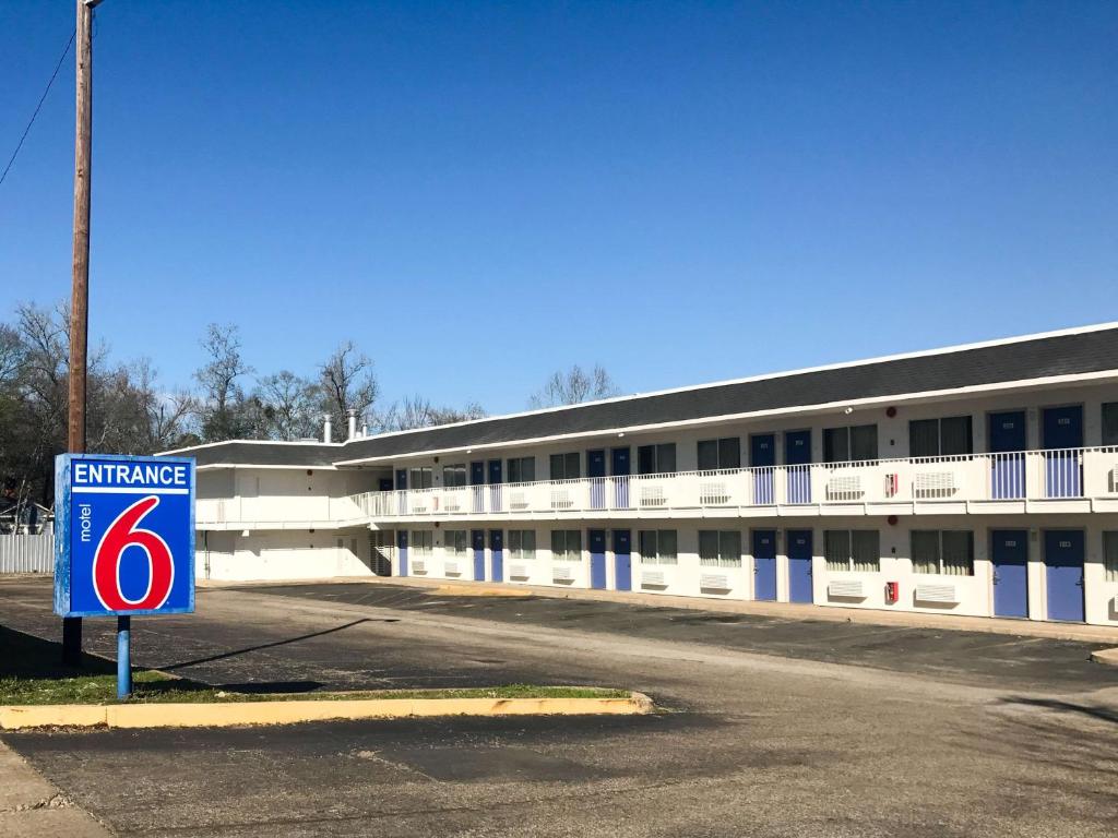 Motel 6-Lufkin TX - main image