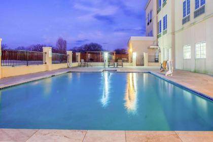 La Quinta by Wyndham Luling - image 9