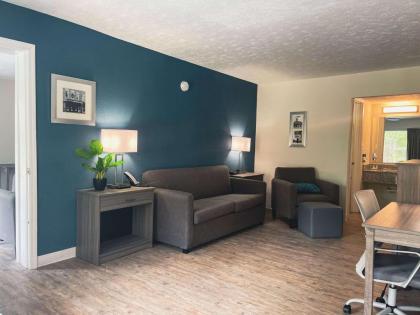 The Lumberton Hotel - image 12