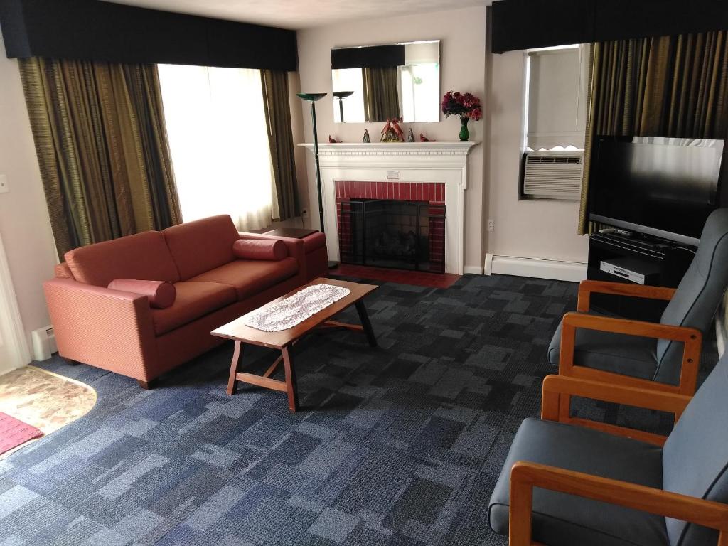 The Cardinal Inn - image 4