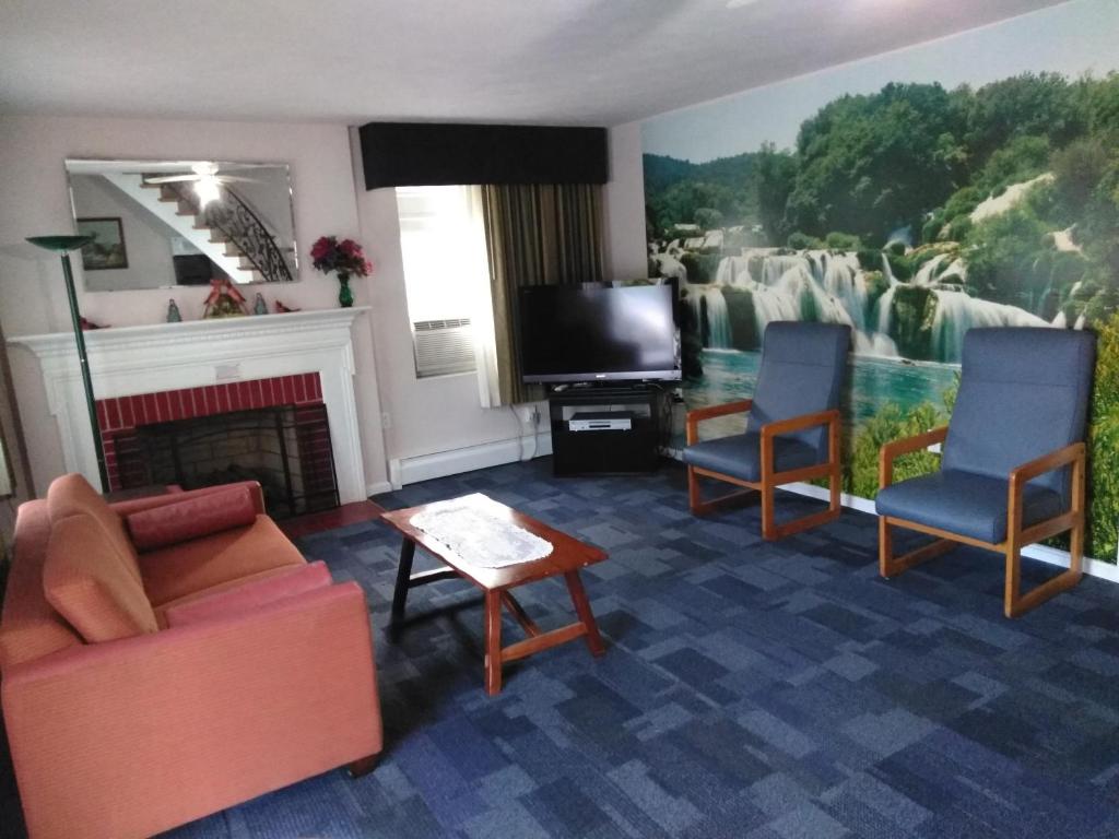 The Cardinal Inn - image 7