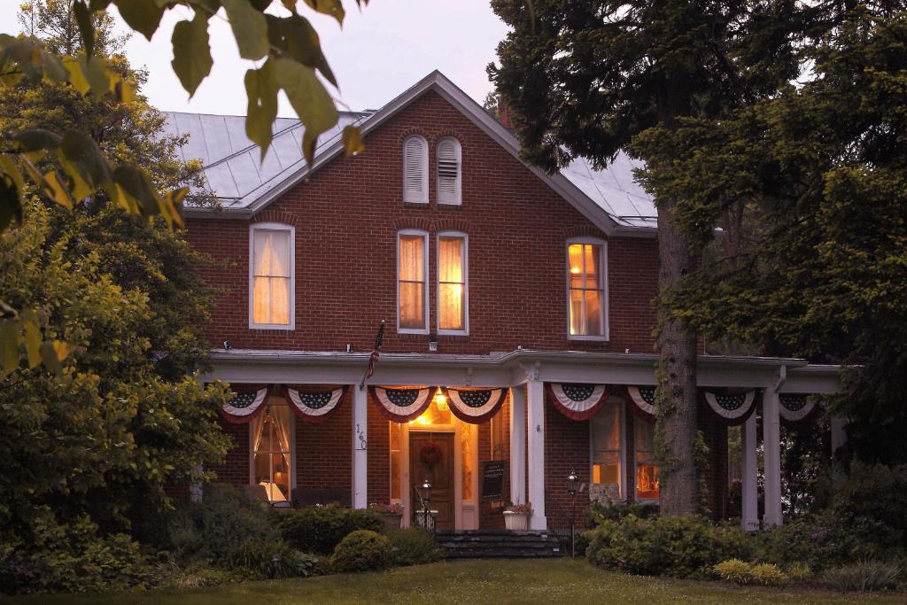 South Court Inn - main image