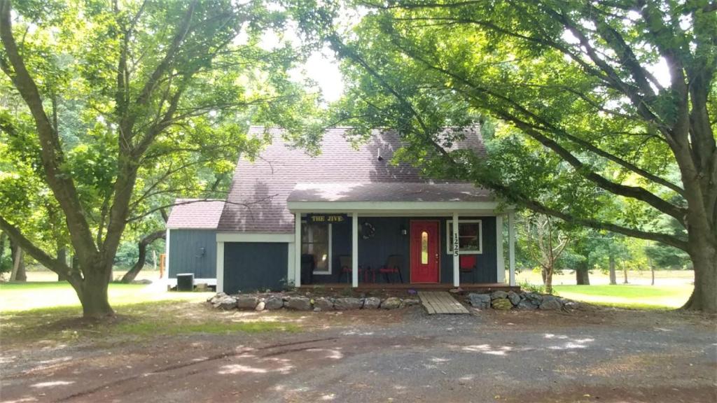 Christophers Riverside Cabin - main image