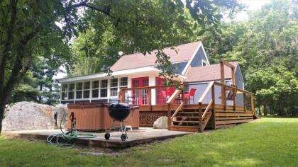 Christophers Riverside Cabin - image 10