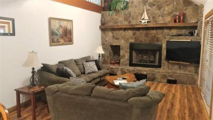 Christophers Riverside Cabin - image 13