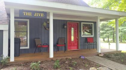 Christophers Riverside Cabin - image 2