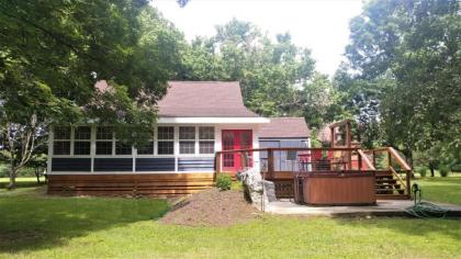 Christophers Riverside Cabin - image 3
