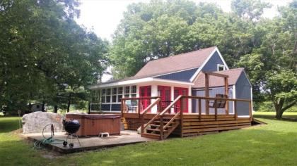 Christophers Riverside Cabin - image 5