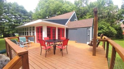 Christophers Riverside Cabin - image 7