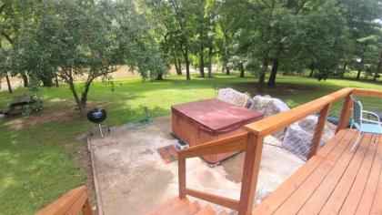Christophers Riverside Cabin - image 8