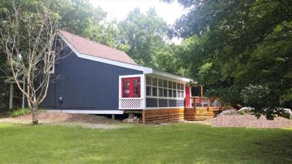 Christophers Riverside Cabin - image 9