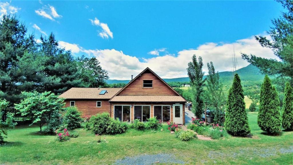 A Lazy River Cabin - main image