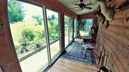 A Lazy River Cabin - image 5