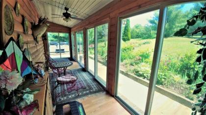 A Lazy River Cabin - image 8