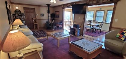 A Lazy River Cabin - image 9