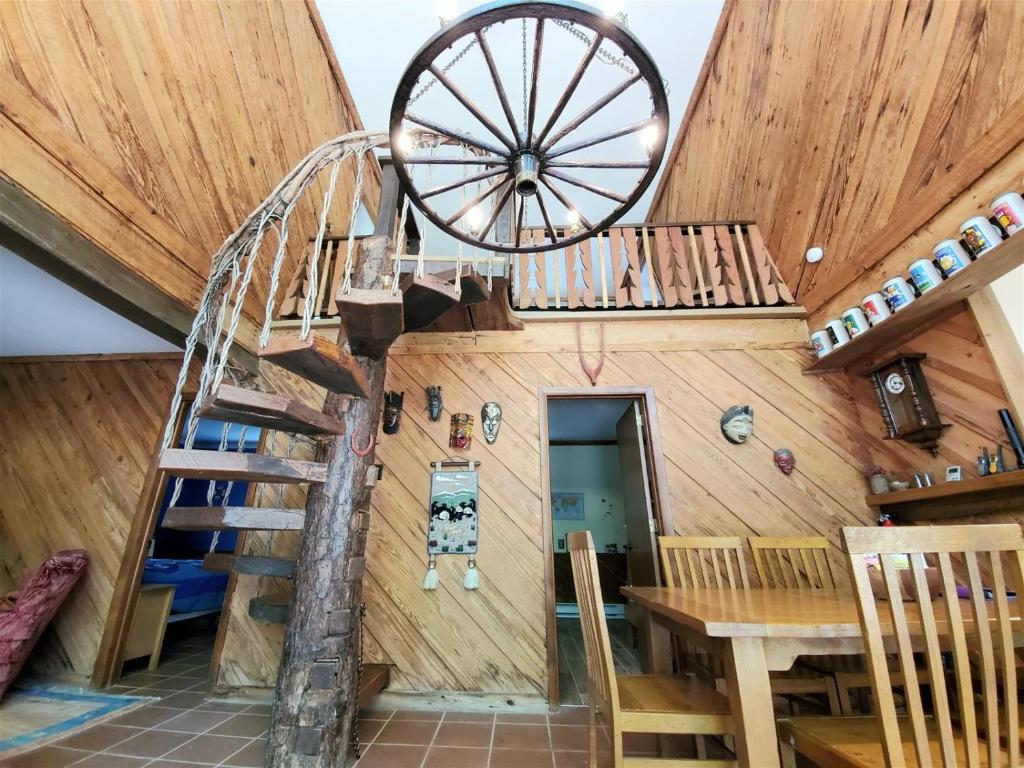 Mountain_Hideaway - image 3