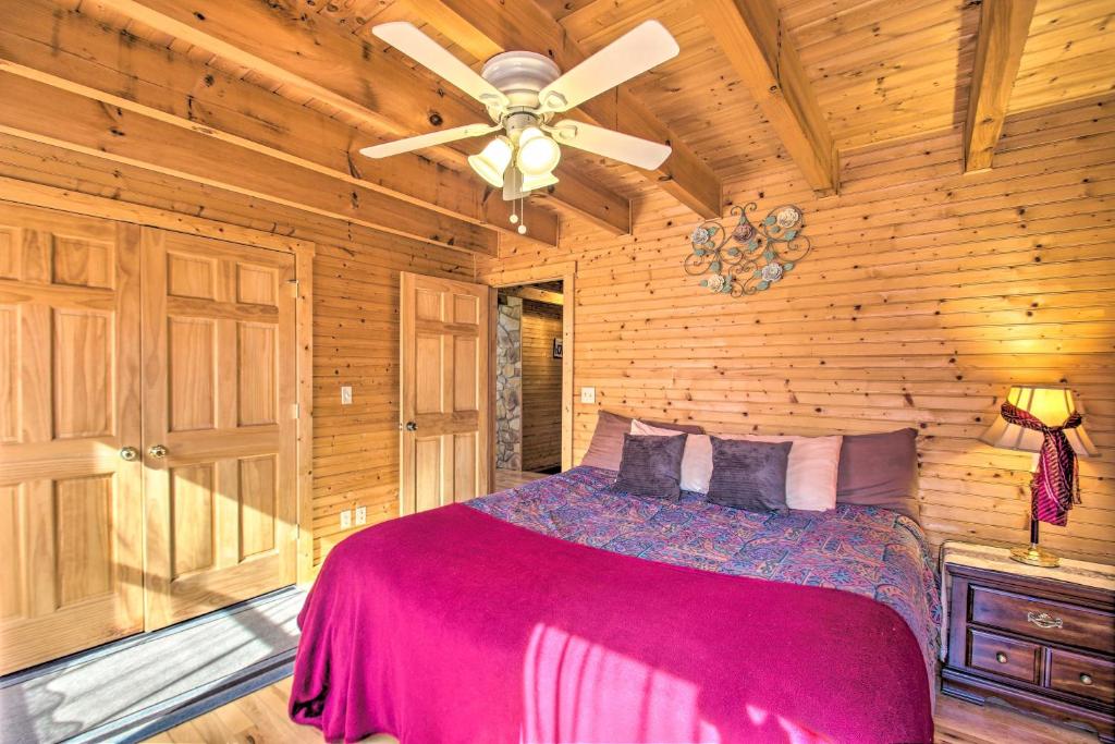 Garnerland in Luray Pet-Friendly Log Cabin with Porch - image 4