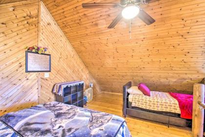 Garnerland in Luray Pet-Friendly Log Cabin with Porch - image 7