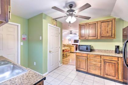 Pet-Friendly Guest House with Fire Pit and Forest View - image 11
