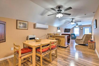 Pet-Friendly Guest House with Fire Pit and Forest View - image 7