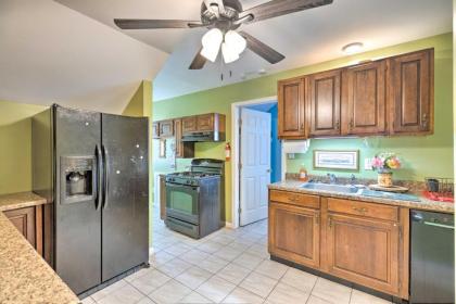 Pet-Friendly Guest House with Fire Pit and Forest View - image 8
