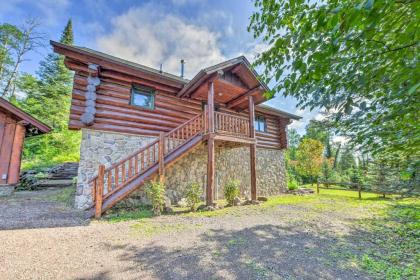 Lutsen Cabin with Fire Pit Patio and Deck