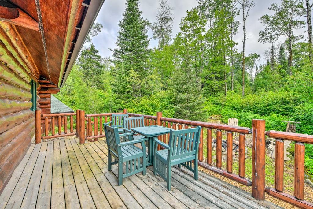 Lutsen Cabin with Fire Pit Patio and Deck! - image 2