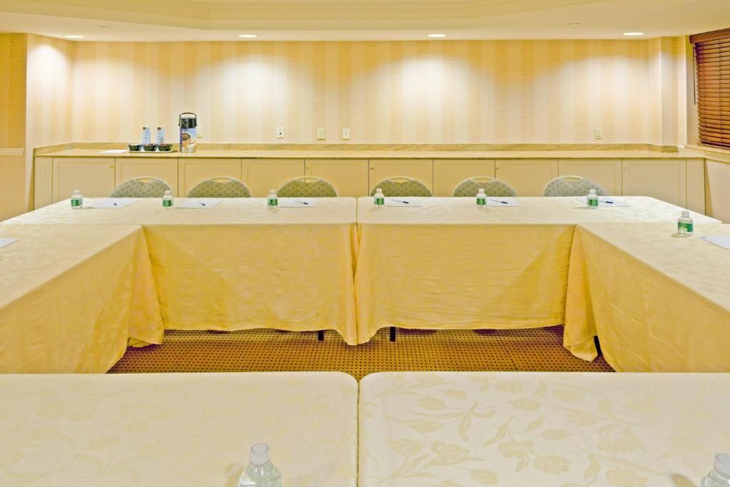 Rockville Centre Hotel - image 4