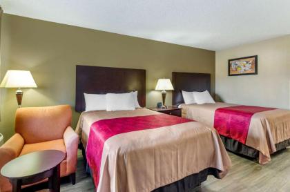 Econo Lodge Lynchburg South - image 16