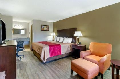 Econo Lodge Lynchburg South - image 21