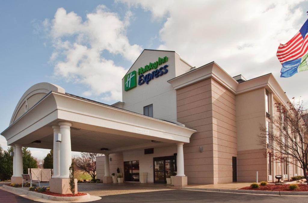Holiday Inn Express Lynchburg an IHG Hotel - image 3