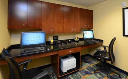 Hampton Inn and Suites Lynchburg - image 7