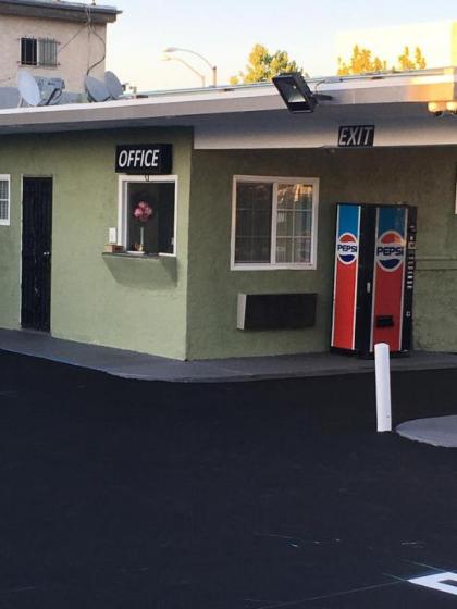 Town House Motel - image 15