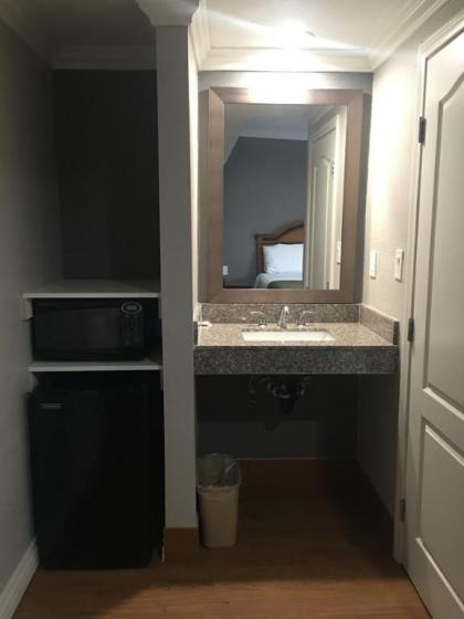 Town House Motel - image 3