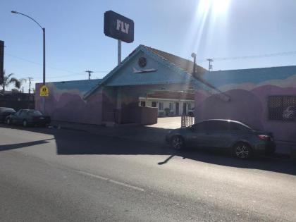 The Fly Inn Motel - image 3