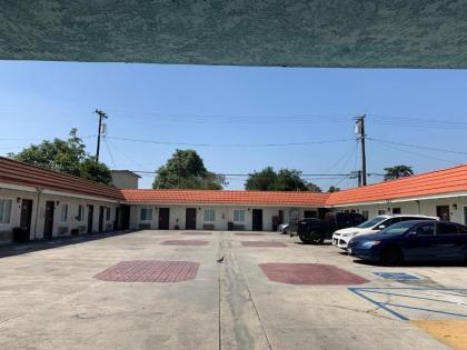 The Fly Inn Motel - image 8