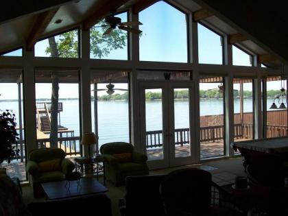 180 Degree View of Cedar Creek Lake! - image 11