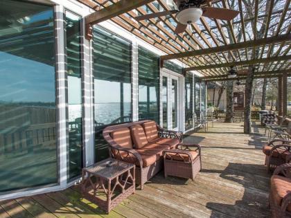180 Degree View of Cedar Creek Lake! - image 14